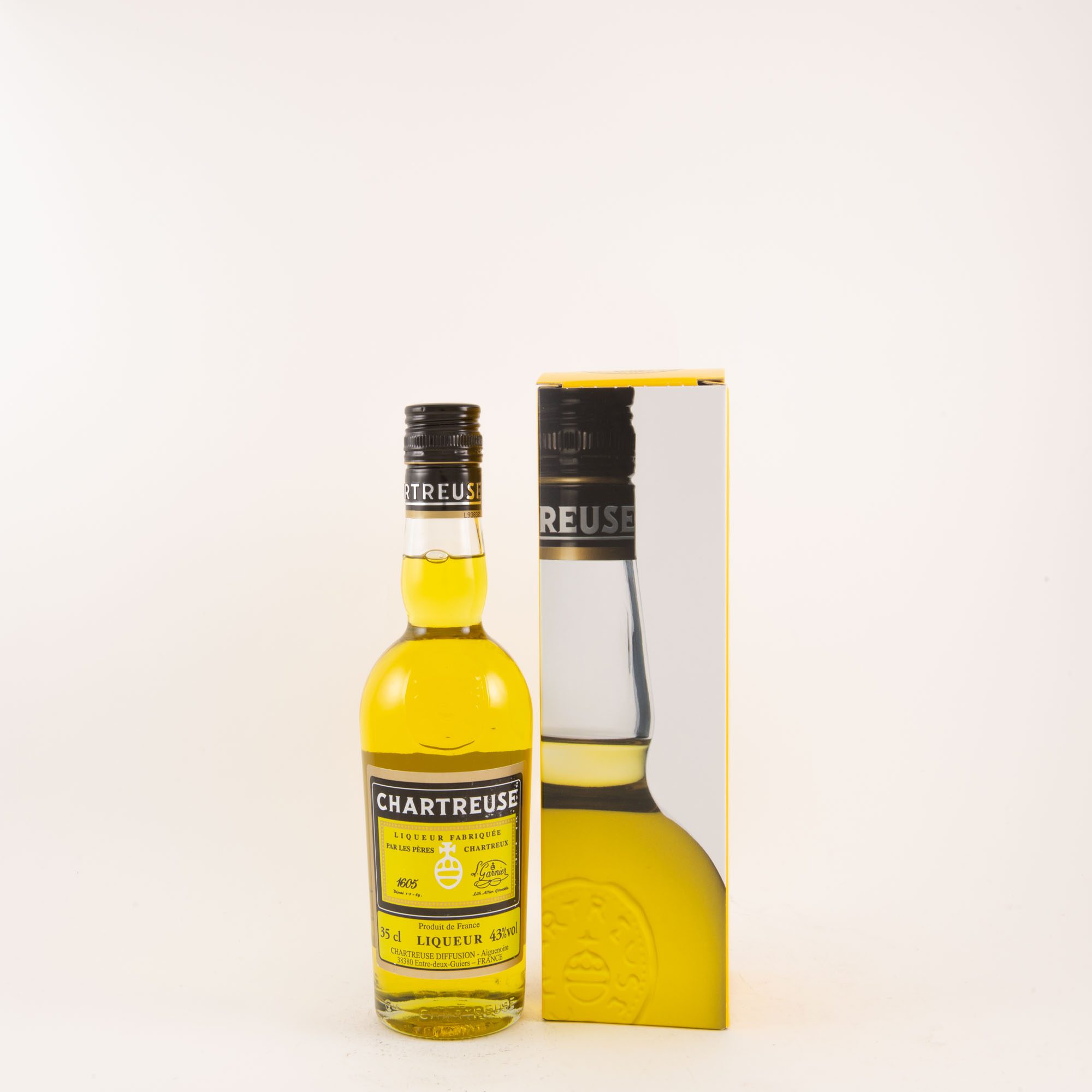 Chartreuse Jaune from the Pères Charteux in a 35 cl bottle